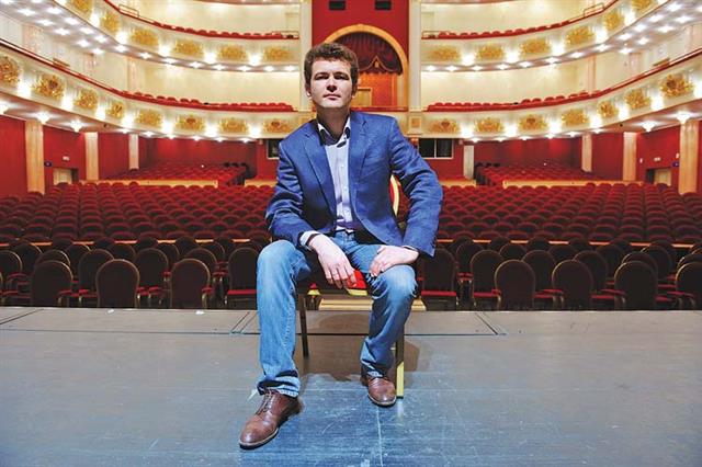 В апреле 2011 года состоялся дебют Виктора Куликова в Самарском академическом театре оперы и балета