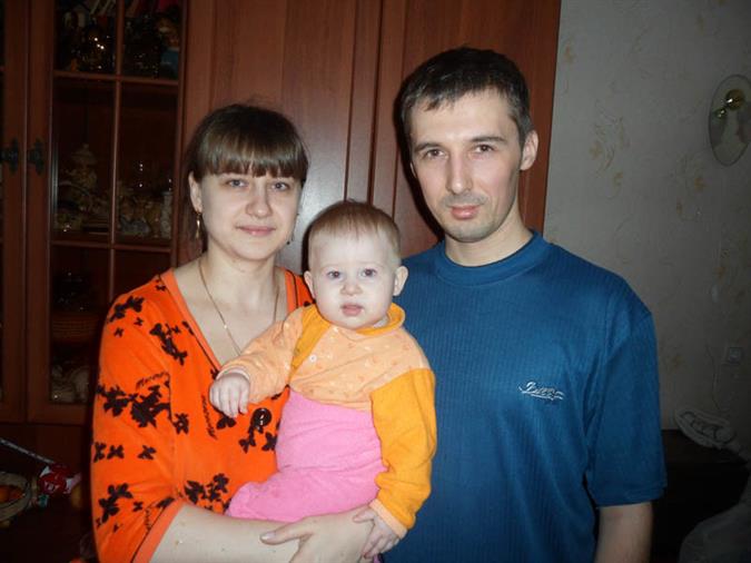 Ольга и Алексей Козловы со своей дочуркой Олесей