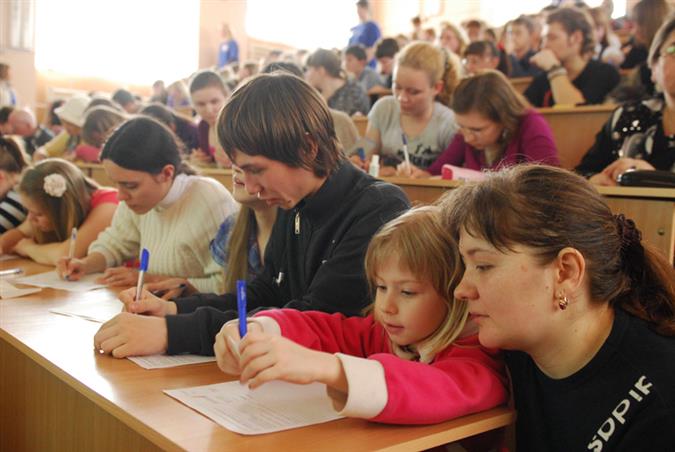 250 жителей столицы губернии приняли участие
во всероссийской просветительской акции