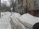Упавший с крыши снег сломал козырек поъезда дома на ул. Средне-Садовой
