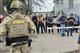 Мигранты с самарской овощебазы пытались сбежать от полицейских через бетонный забор
