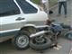 В Самаре мотоциклист врезался в припаркованную машину и убежал с места аварии