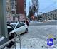 В Самаре автомобиль, попавший в ДТП, врезался в стену жилого дома