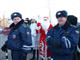 Дедушка Мороз и Снегурочка вместе с инспекторами ГАИ поздравили водителей с наступающими праздниками