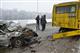 На М5 "восьмерка" въехала в неисправный автобус на обочине, погиб один человек