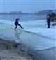 По колено в воде: пассажиры с "ОМика" до Рождествено жалуются на переправу