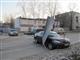 В Самаре два автомобиля без водителей устроили ДТП и вынесли ворота автостоянки