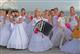 Красавицы в свадебных платьях устроили забег по одной из улиц города 