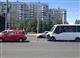 На ул. Ново-Садовой автомобилистка на Chevrolet столкнулась с микроавтобусом