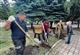 Депутаты фракции "Единой России" помогли восстановить детскую площадку в Снежном 